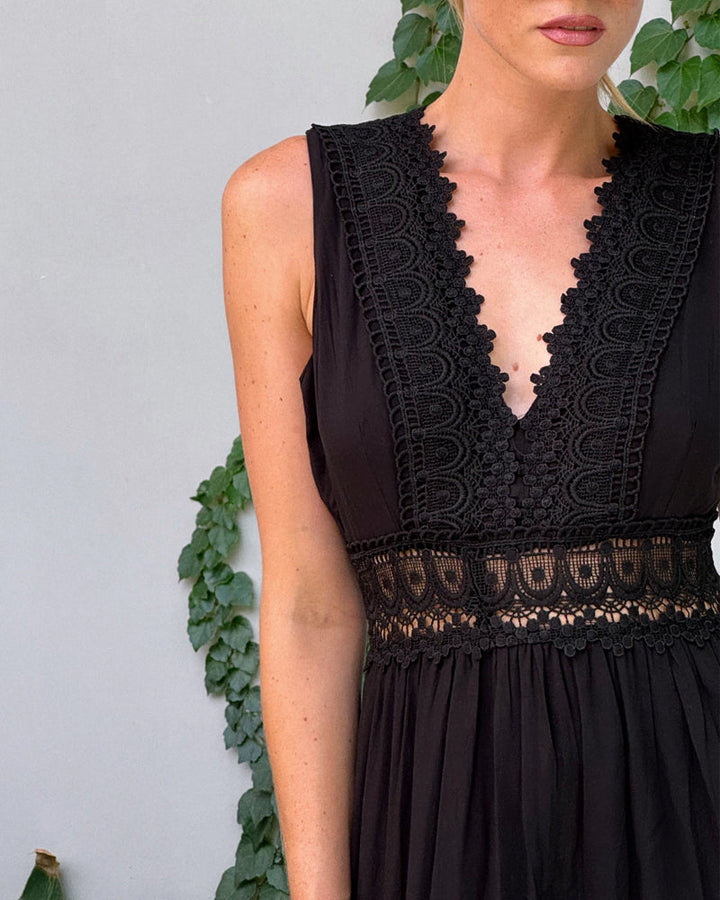 Martina | Abito Elegante in Pizzo con Scollatura a V