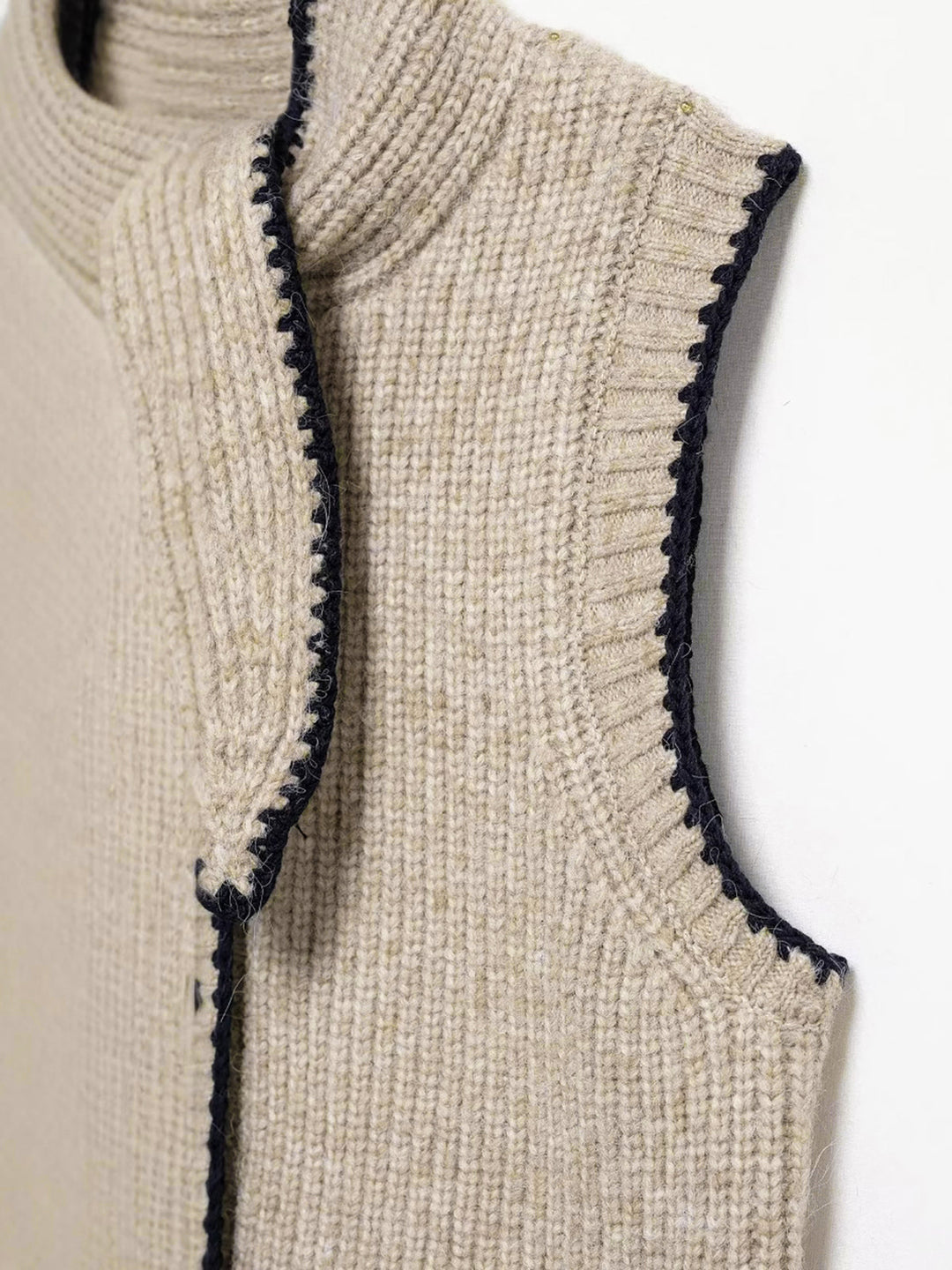 Fiorella | Gilet con Collo a Cravatta e Bordo a Contrasto